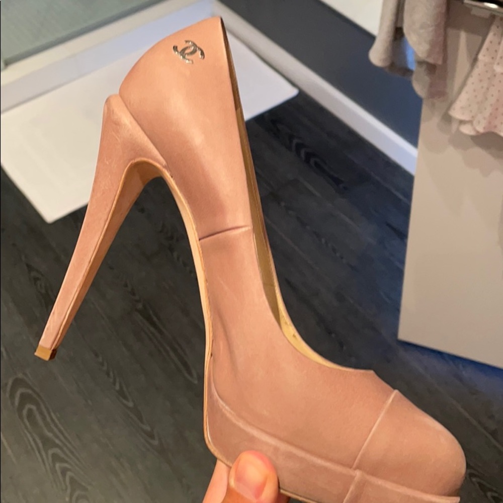 Chanel pumps semi-new